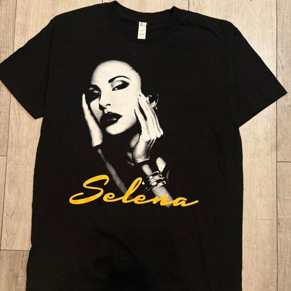 Vintage Selena black and yellow cotton tee MEN SIZE‎ L